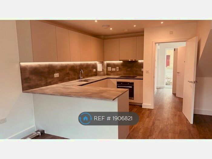 3 Bedroom Semi-Detached House To Rent In Headington Road, Western Cross, Swanscombe, DA10