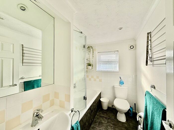 2 Bedroom Cottage For Sale In Shore Road, Hythe, Southampton, SO45