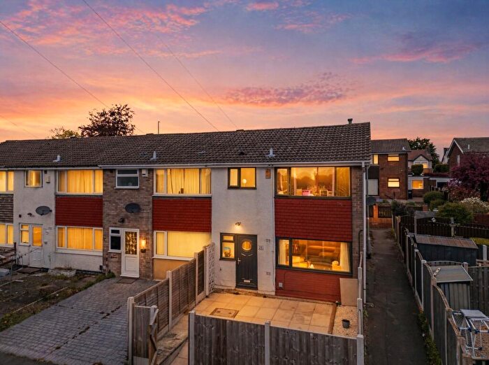 3 Bedroom Terraced House For Sale In Nettleton Court, Leeds, LS15