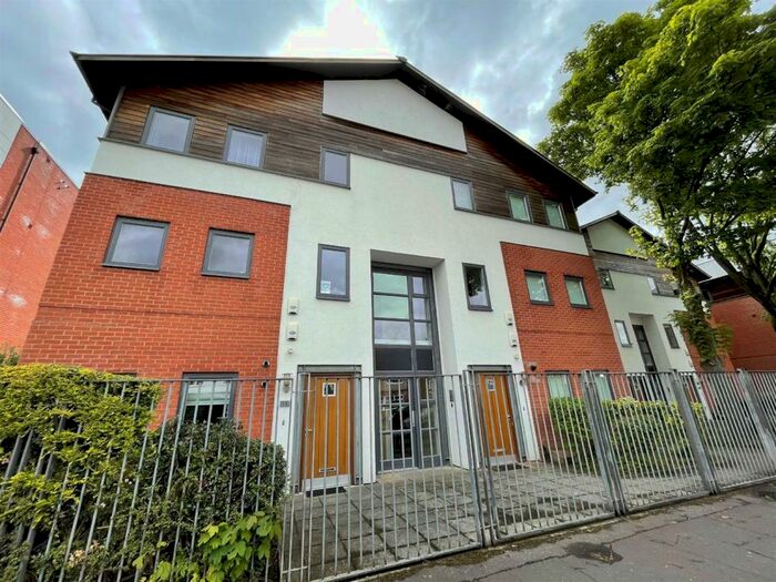 3 Bedroom Flat To Rent In Cavendish Road, West Didsbury, M20