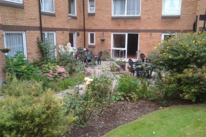 1 Bedroom Retirement Property To Rent In Homebush House, Kings Head Hill, Chingford, E4