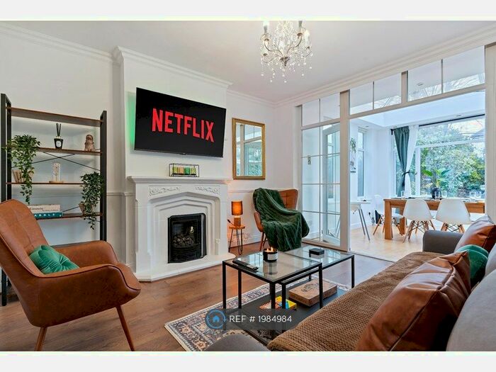 5 Bedroom Detached House To Rent In Hazelhurst Road, Birmingham, B36