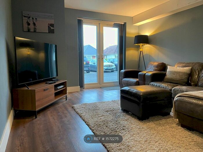 2 Bedroom Flat To Rent In Oakdale Road, Poole, BH15