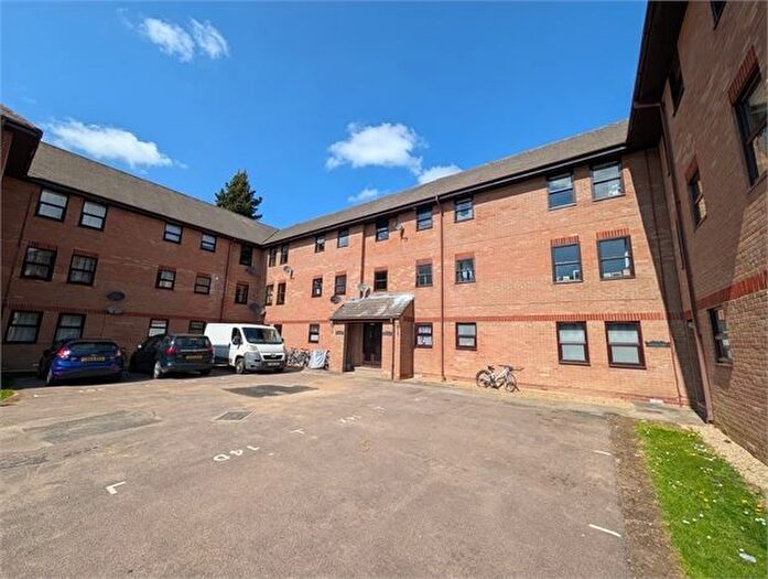 2 Bedroom Flat To Rent In Hanbury Gardens, Colchester, CO4