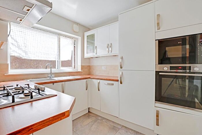 2 Bedroom Flat For Sale In Avenue Road, Penge, London, SE20