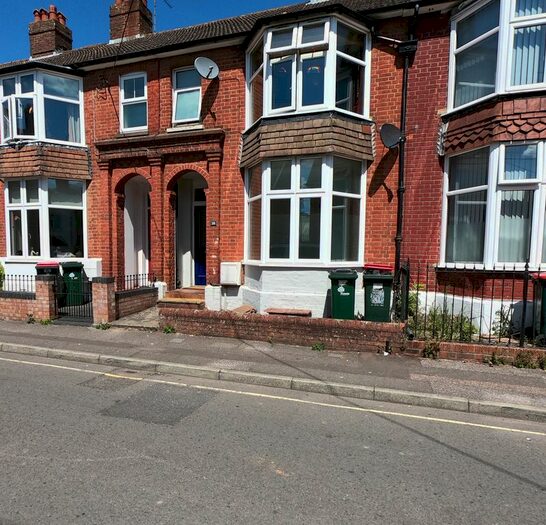 1 Bedroom Flat To Rent In East Park, Crawley, RH10