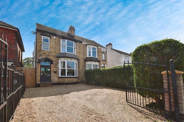 4 Bedroom Semi-detached House For Sale In Holderness Road, Hull, HU9