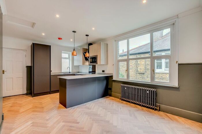 2 Bedroom Maisonette To Rent In Cowley Road, London, SW14