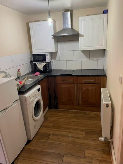 1 Bedroom Flat To Rent In West Way, Heston, Hounslow, TW5