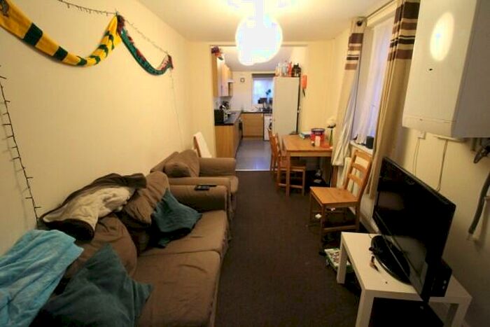 5 Bedroom Terraced House To Rent In Cathays Terrace Cardiff, CF24