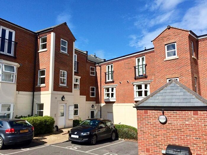 2 Bedroom Flat For Sale In East Reach, Taunton, TA1