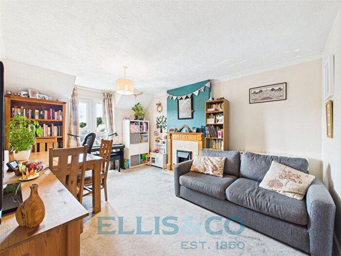 1 Bedroom Flat For Sale In Douglas Road, Tonbridge, Kent, TN9