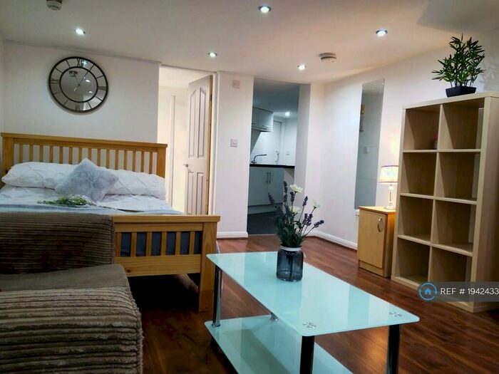 Studio To Rent In Claremont Rd, Salford, M6