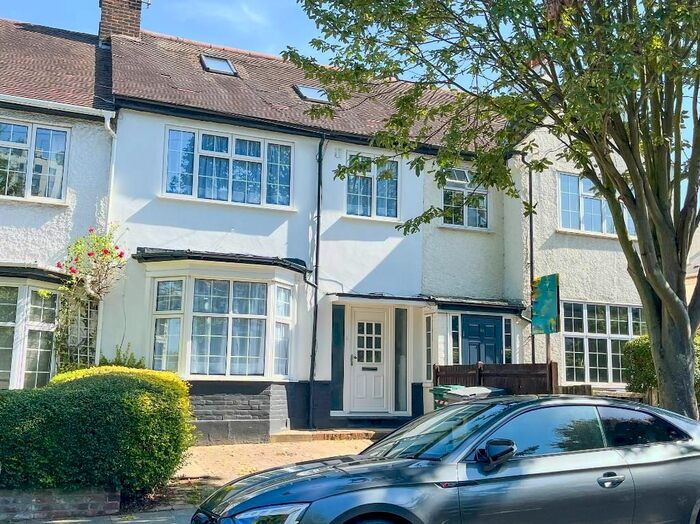 4 Bedroom Property To Rent In Crewys Road, Childs Hill, London, NW2