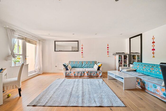 2 Bedroom Flat For Sale In Seven Kings Way, Kingston Upon Thames, Surrey, KT2