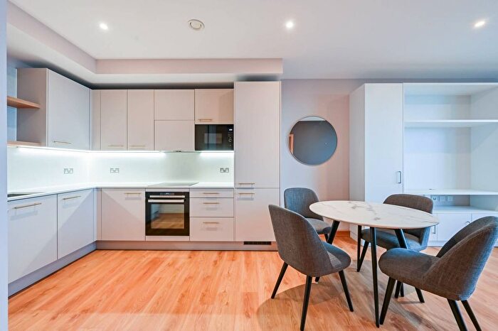 1 Bedroom Flat To Rent In Hightail Point, Stratford, London, E20