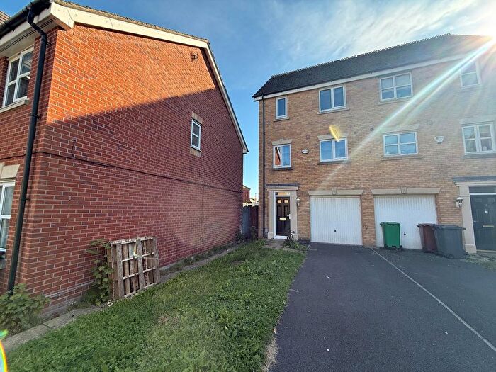 3 Bedroom Semi-detached House To Rent In Glendevon Close, Wythenshawe, M22