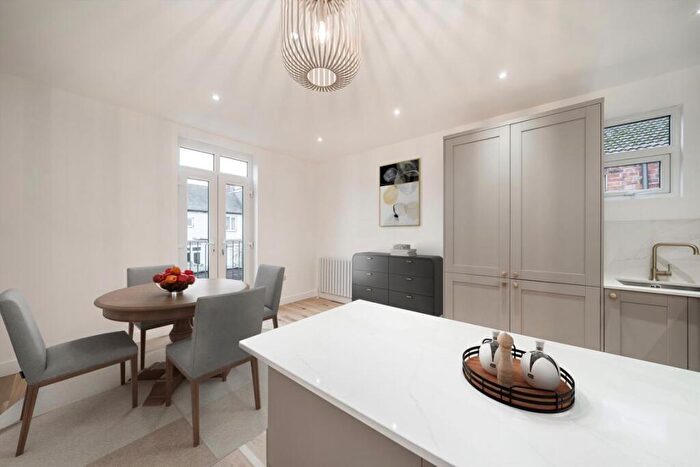 3 Bedroom Maisonette For Sale In Tynemouth Road, Tooting, CR4