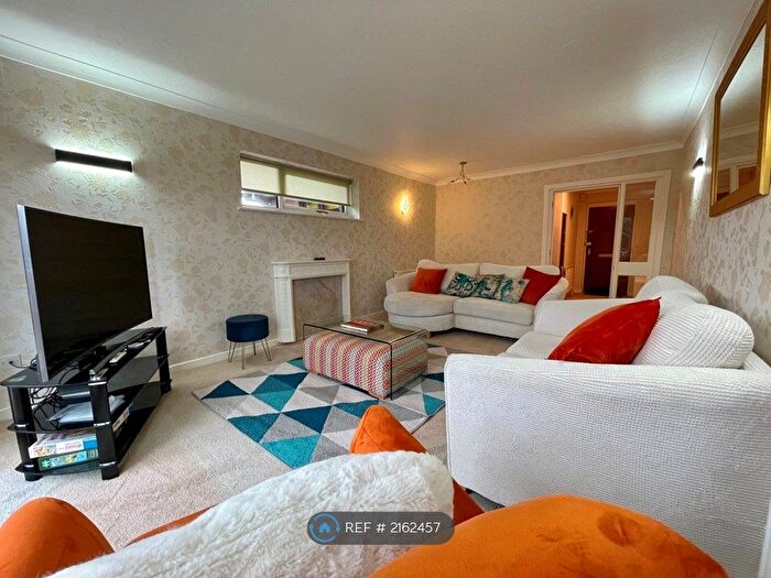 2 Bedroom Flat To Rent In Chine Mansions, Bournemouth, BH2