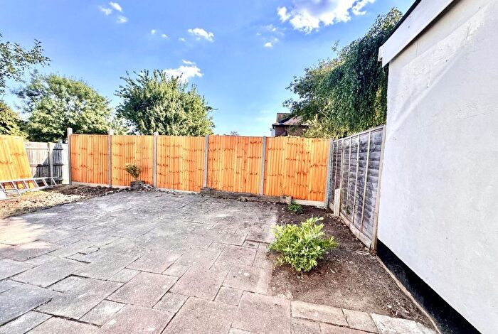 1 Bedroom Flat To Rent In Great North Way, London, NW4