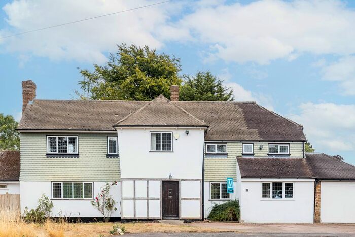 4 Bedroom Detached House To Rent In Cedar Walk, Kenley, CR8