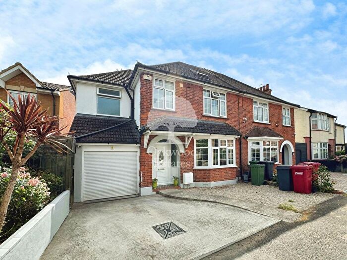 5 Bedroom Semi-detached House To Rent In Kings Road, Slough, SL1
