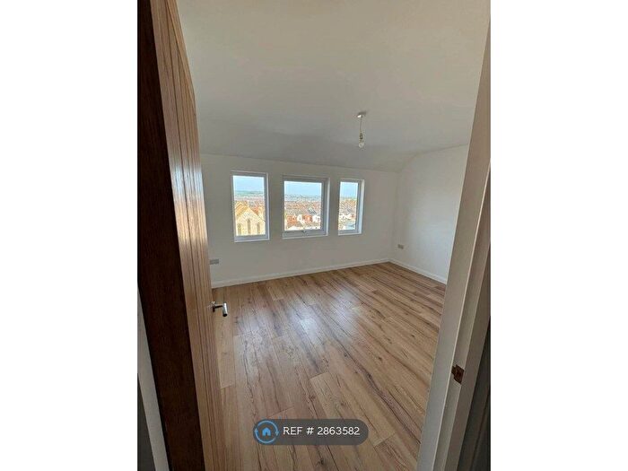 2 Bedroom Flat To Rent In Belvedere Road, Exmouth, EX8