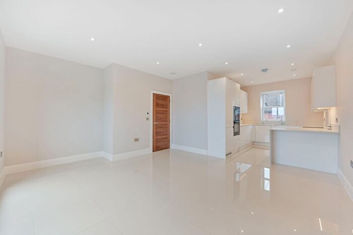 2 Bedroom Flat For Sale In Merton Road, South Wimbledon, London, SW19