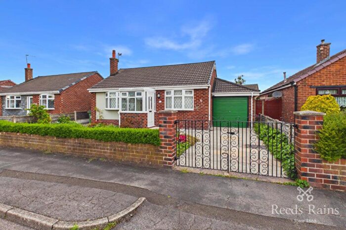 2 Bedroom Bungalow To Rent In Tragan Drive, Offerton, Stockport, Cheshire, SK2