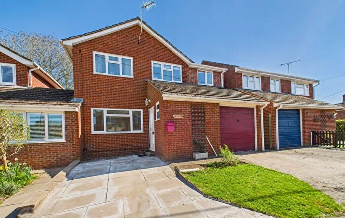 4 Bedroom Link Detached House For Sale In North End Road, Steeple Claydon, MK18