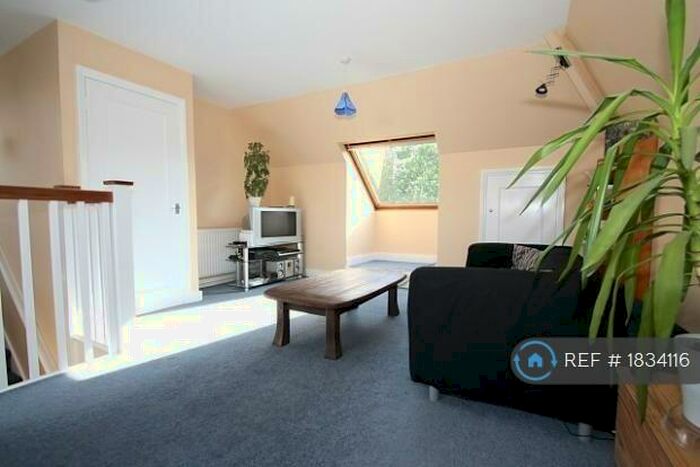 1 Bedroom Flat To Rent In Chobham Road, Woking, GU21