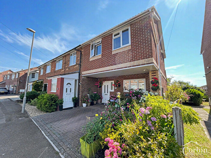 2 Bedroom End Of Terrace House For Sale In Heights Approach, Poole, BH16