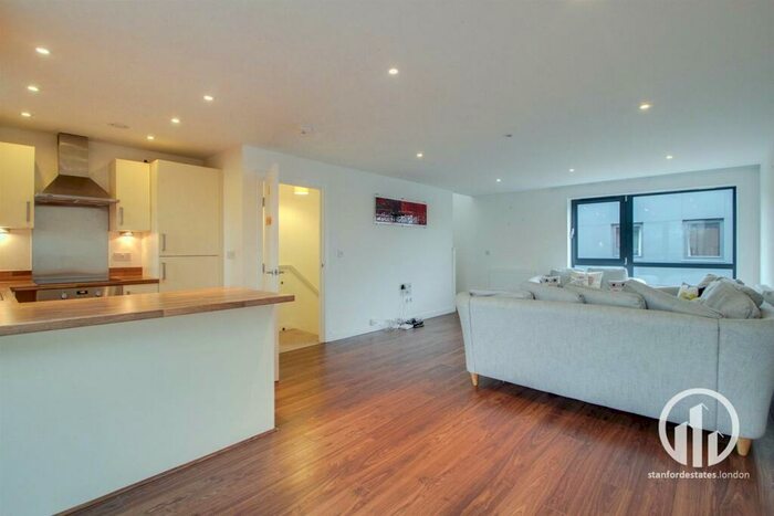 3 Bedroom Apartment To Rent In Chiltonian Mews, Hither Green, London, SE13
