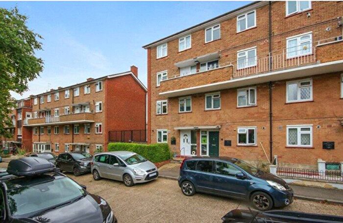 2 Bedroom Maisonette To Rent In Silverdale, London, SE26