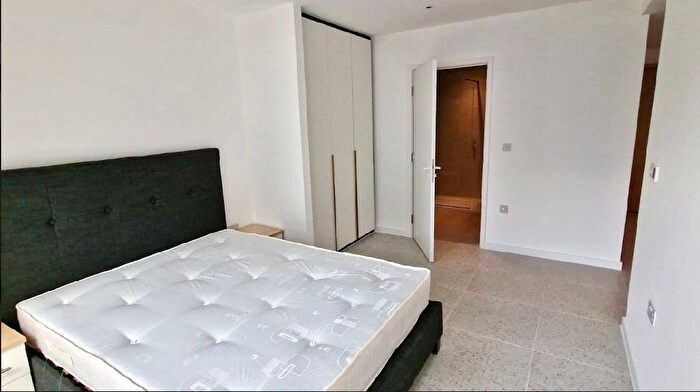 1 Bedroom Flat To Rent In The Bouchon, London, E1