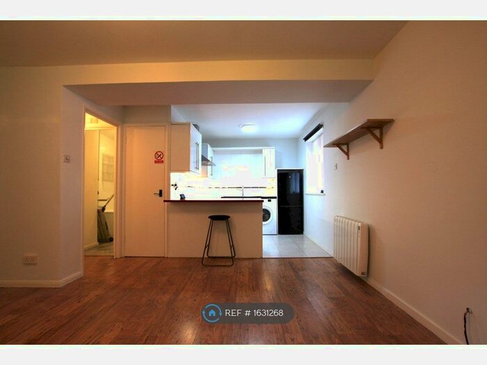 Studio To Rent In Streatham, London, SW16