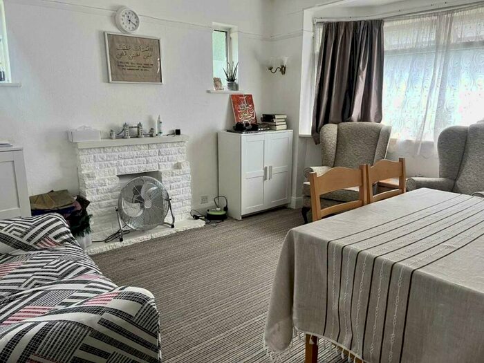 2 Bedroom Flat To Rent In Bute Court, Wallington, Surrey, SM6