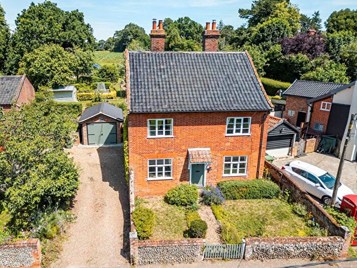 3 Bedroom Detached House For Sale In The Street, Starston, IP20