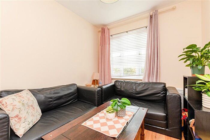 2 Bedroom Flat For Sale In Covesfield, Gravesend, Kent, DA11