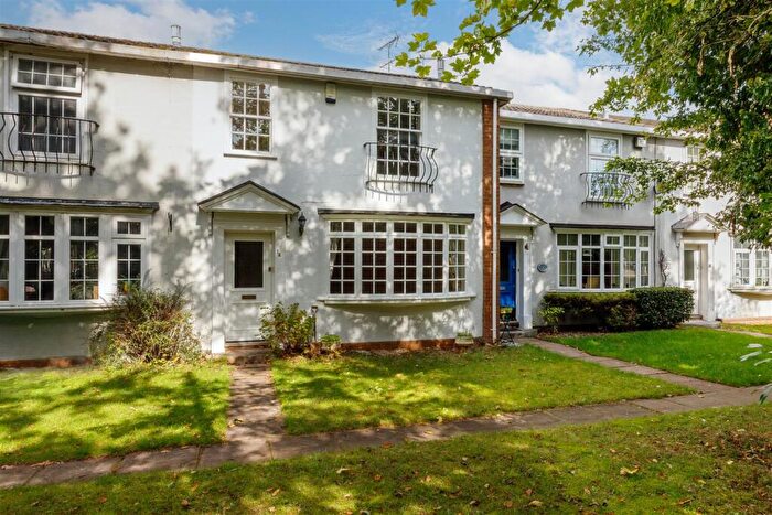 3 Bedroom Mews For Sale In Dereham Court, Leamington Spa, CV32