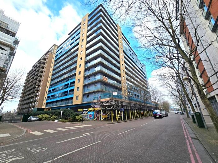 3 Bedroom Flat To Rent In Western Gateway, London, E16