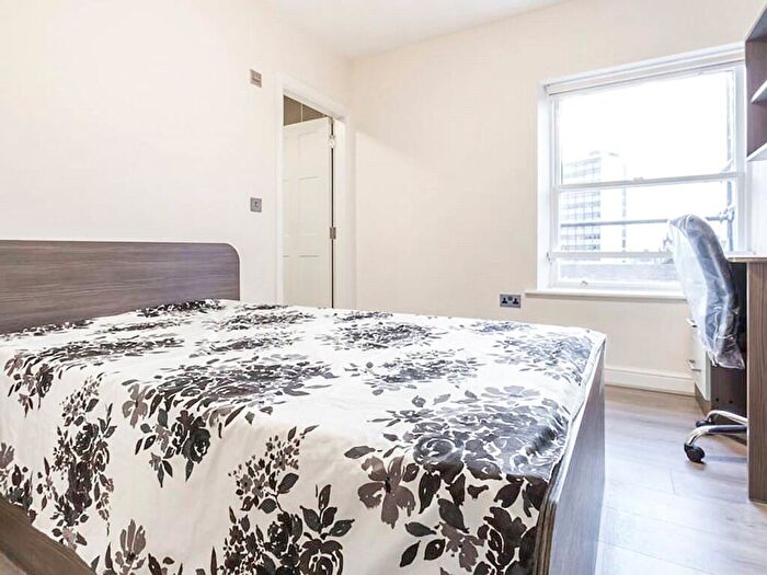 1 Bedroom Apartment To Rent In Apt, Queen Square #, LS2