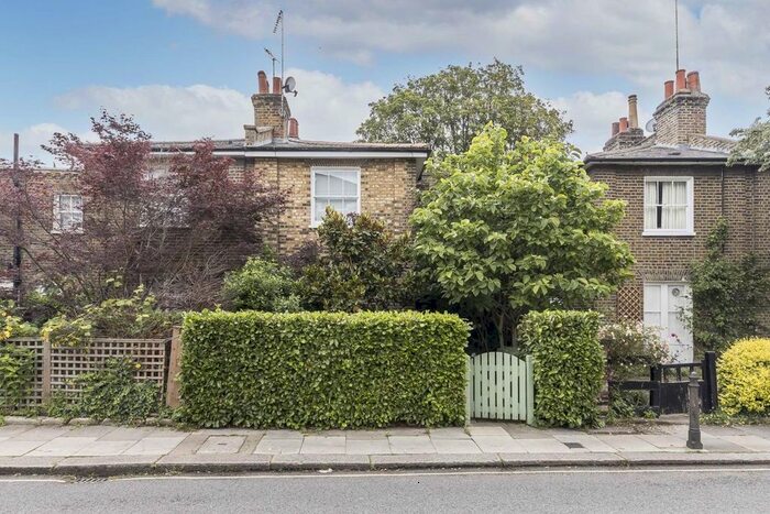 3 Bedroom Semi-Detached House To Rent In Rowan Road, London, W6