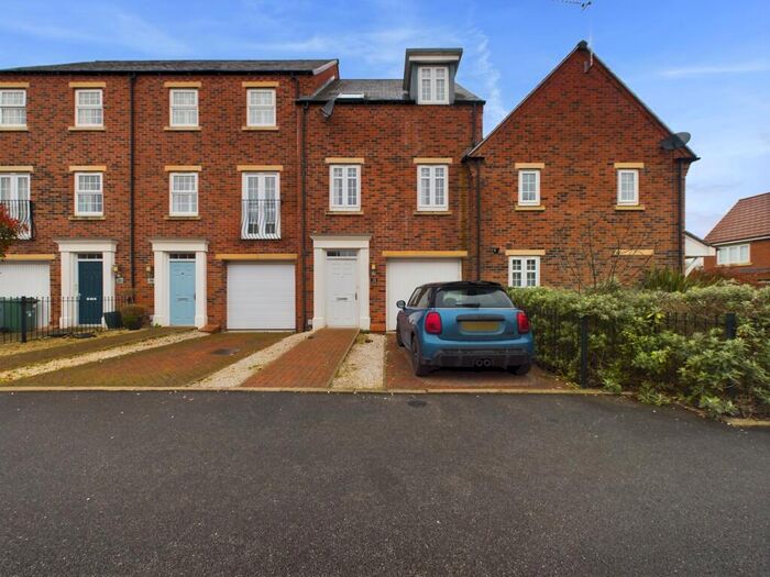 3 Bedroom Town House To Rent In Riverview, Newark, NG24