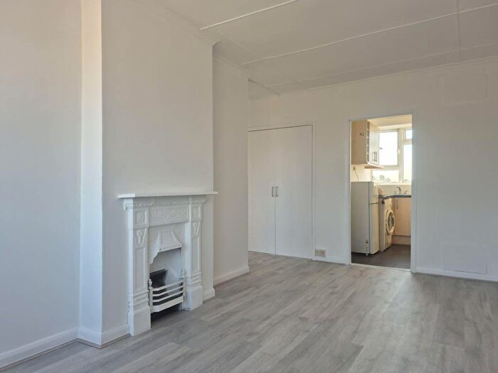 1 Bedroom Flat To Rent In Station Road, Rainham, Gillingham, Kent, ME8