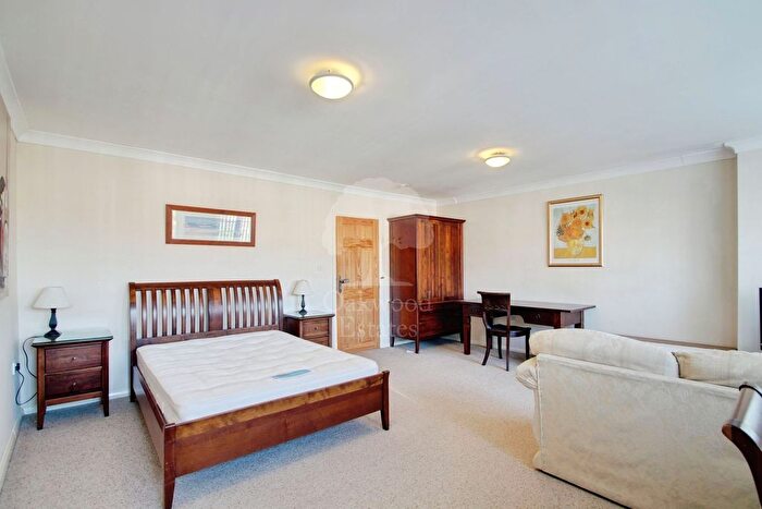 1 Bedroom Flat To Rent In Beaulieu Close, Datchet, SL3