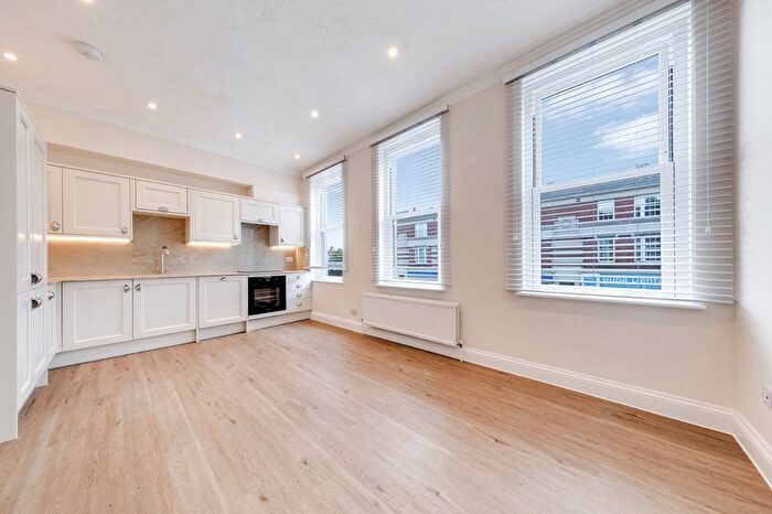 2 Bedroom Flat To Rent In Croydon Road, Beckenham, BR3