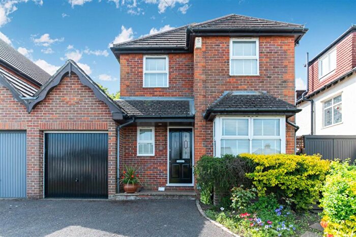 3 Bedroom Detached House For Sale In Winkworth Road, Banstead, SM7