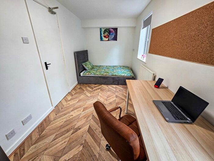 6 Bedroom Terraced House To Rent In Denison St, Bedroom Student House -, NG7