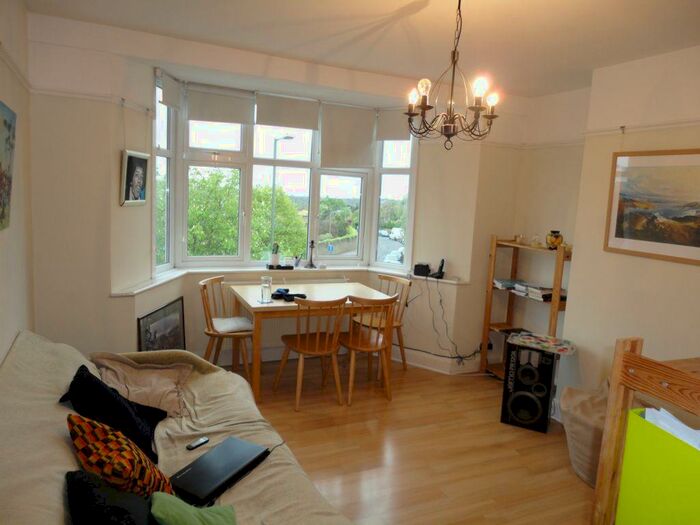 2 Bedroom Flat To Rent In Sherwood Hall, East End Road, East Finchley, N2